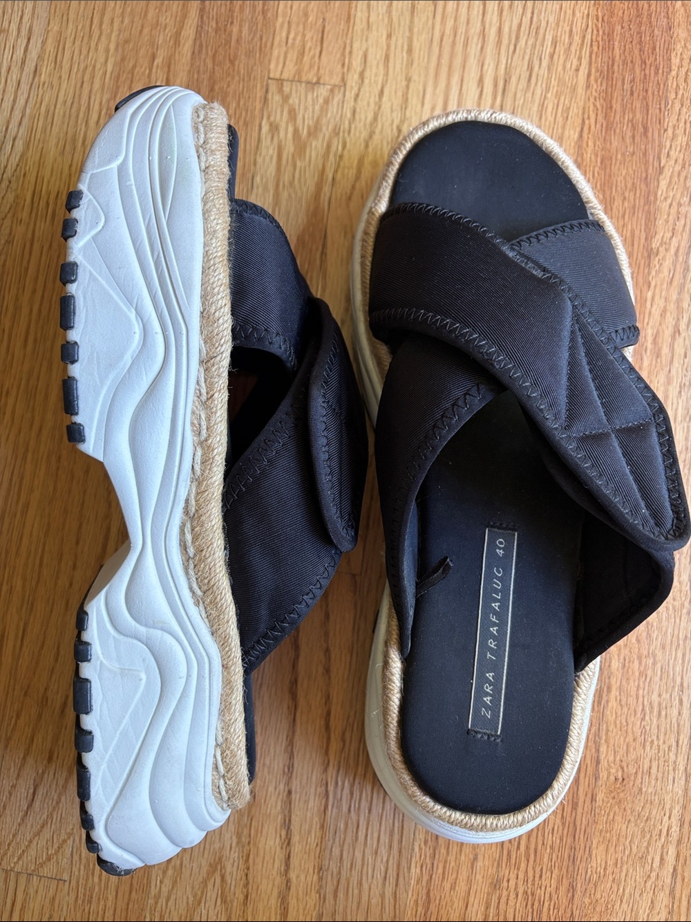 Zara Trafaluc size 40 Black Crisscross Platform Slide Sandals